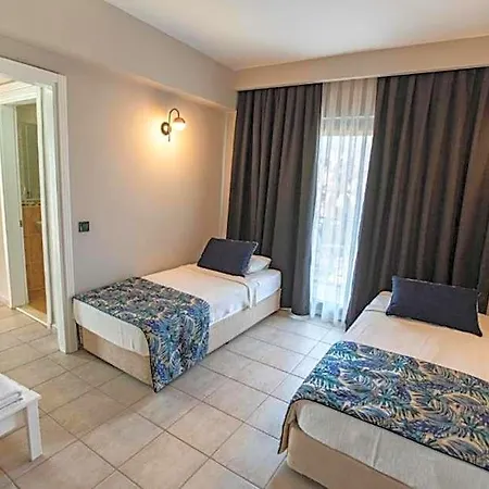 Mir'amor Garden فندق تيكيروفا